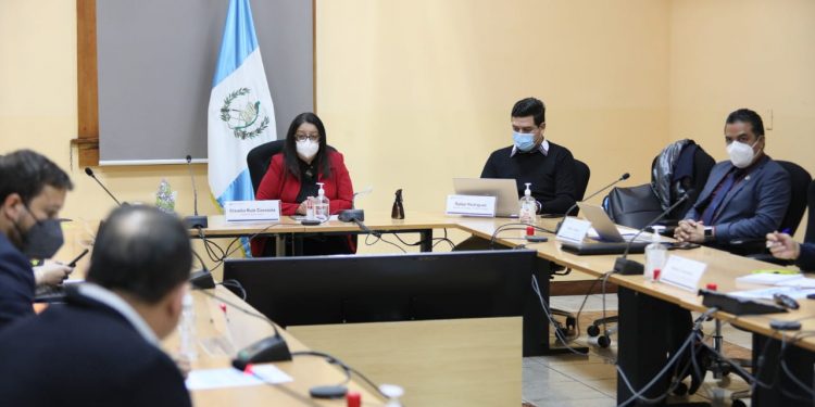 Ministerios analizan avances del programa de generación de empleos para jóvenes