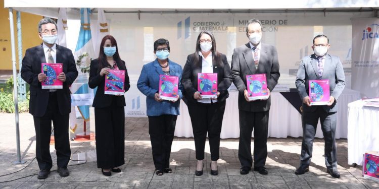 150,000 textos de Matemática para Institutos por Cooperativa serán distribuidos