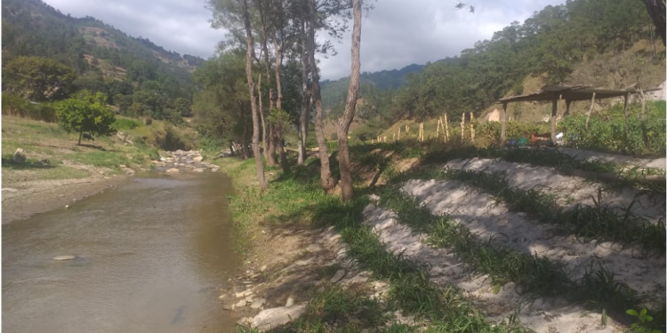 Presentan plan de restauración de la ribera del río Caquil, Quiché
