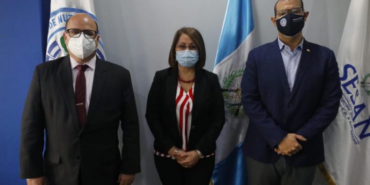 SESAN, INE e INCAP firman carta de entendimiento para la evaluación externa de impacto de la GCNN