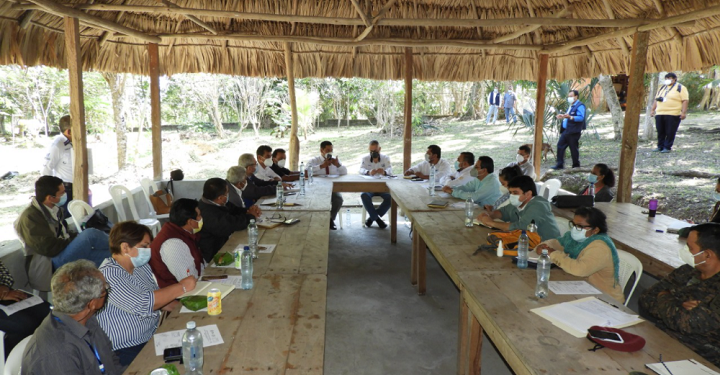 Viceministro de Ambiente participa en reuniones para proteger el Lago Petén Itzá