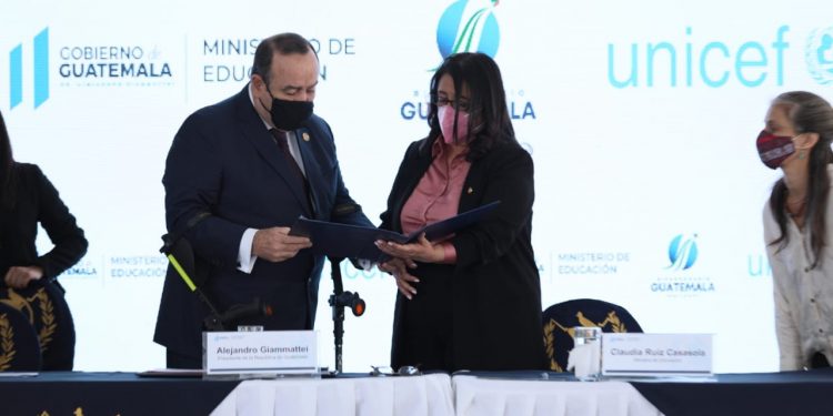 MINEDUC recibe Acreditación como Miembro de la  Alianza Mundial por la Educación