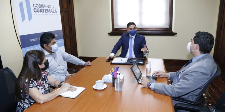 Buscan crear plazas laborales para personas en condición de discapacidad