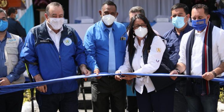 Autoridades de Gobierno inauguran el Ciclo Escolar 2021