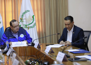 Presidente Alejandro Giammattei visita el MARN y se reúne con el ministro Mario Rojas y su equipo