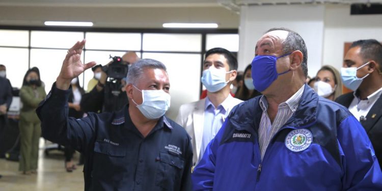 Presidente visita al Mides para conocer proyectos 2021