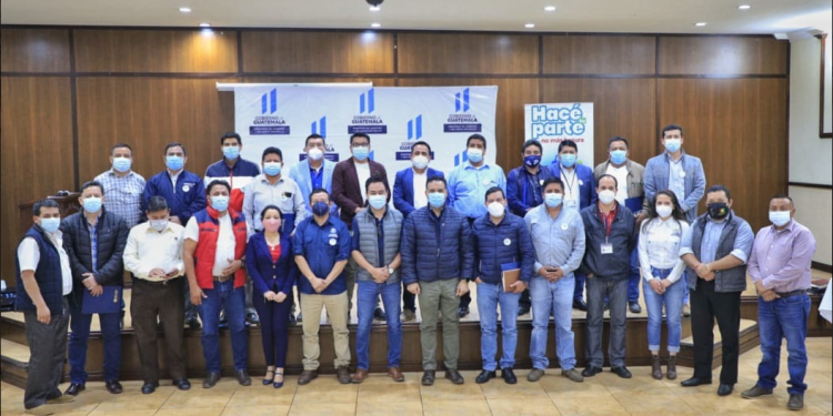 Ministro Mario Rojas y alcaldes de San Marcos acuerdan cooperación por el medio ambiente