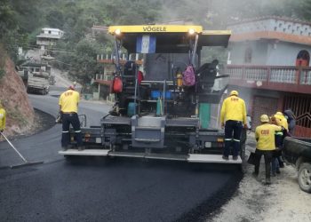 Caminos construye tramo carretero entre San Marcos y Guativil