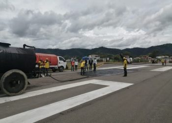Pista principal del aeródromo de Huehuetenango es remozada
