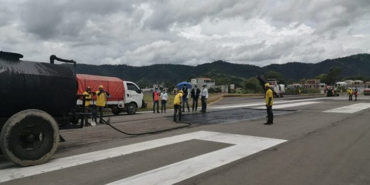 Pista principal del aeródromo de Huehuetenango es remozada