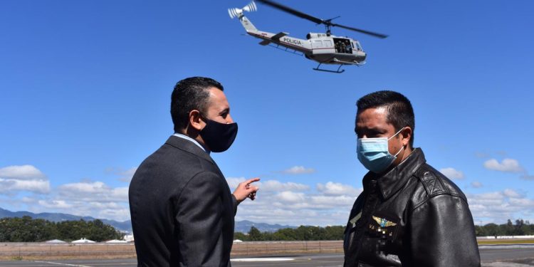 Viceministro Antinarcóticos visita instalaciones de la Fuerza de Tarea de Interdicción Aérea