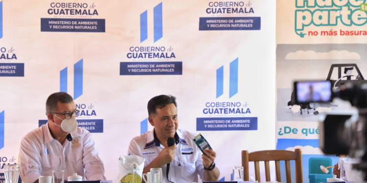 Ministro Mario Rojas y alcaldes de Retalhuleu buscan soluciones para el tratamiento de los desechos