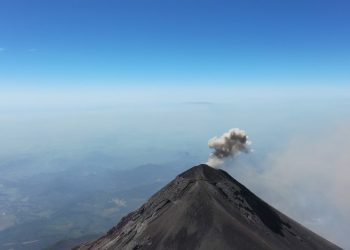 INSIVUMEH da recomendaciones por caída de ceniza de los volcanes Pacaya y Fuego