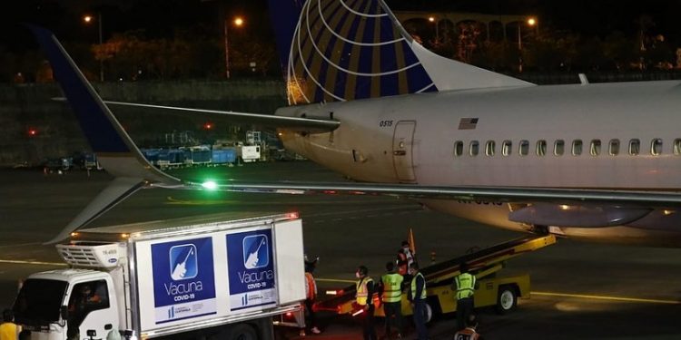 DGAC facilita traslado de vacunas a través de puente aéreo