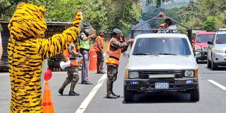 Ejército de Guatemala participa en capacitación de equipos que apoyarán proceso de vacunación contra el Coronavirus, COVID-19