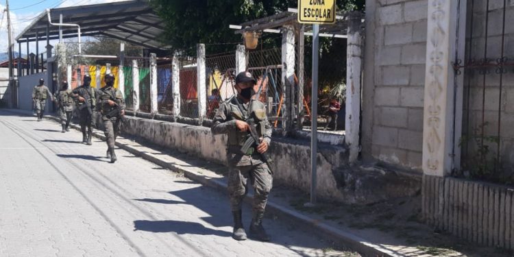 Ejército de Guatemala participa en capacitación de equipos que apoyarán proceso de vacunación contra el Coronavirus, COVID-19