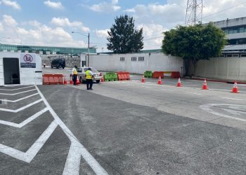 Señalizan entrada y salida del Aeropuerto La Aurora para agilizar la movilidad