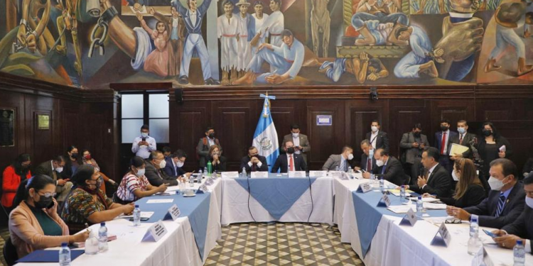 Ministro Rojas Espino expone en el Congreso acciones a favor del recurso hídrico