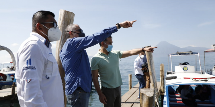 Ministro Mario Rojas dirige inspecciones ambientales en Panajachel