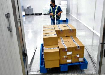 Guatemala recibe primeras vacunas compradas por medio del Mecanismo COVAX
