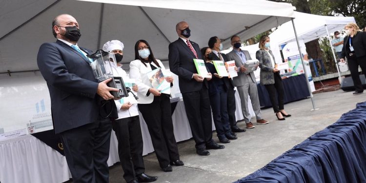 Programa Umbral de la Millennium Challenge Corporation, entrega equipamiento y materiales educativos a 13 establecimientos del MINEDUC