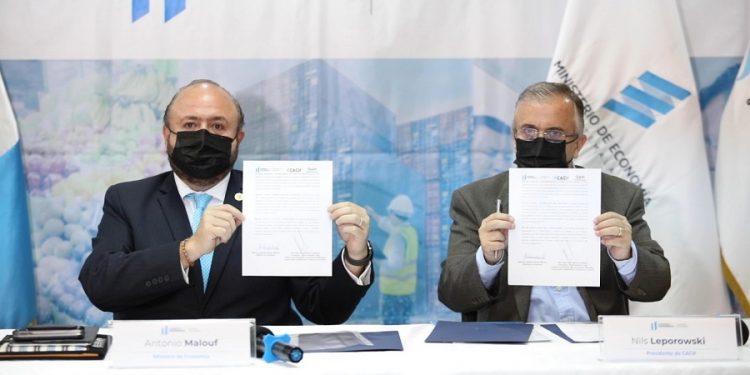 Abren oportunidades de capacitación técnica y empleo para jóvenes guatemaltecos