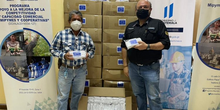 UE DONA MASCARILLAS PARA CONTRIBUIR CON REACTIVACIÓN ECONÓMICA EN ZACAPA
