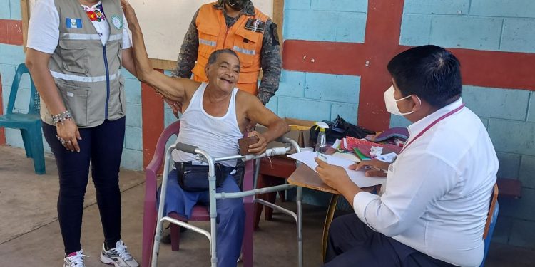 Ejército de Guatemala participa en capacitación de equipos que apoyarán proceso de vacunación contra el Coronavirus, COVID-19