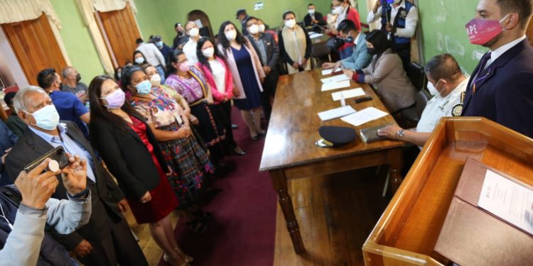 Autoridades de Gobernación juramentan a comisiones de prevención y seguridad