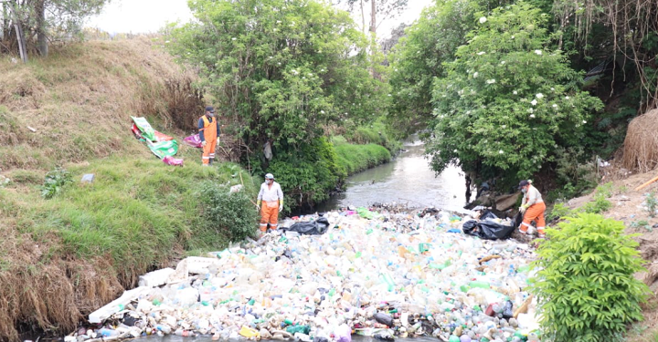 Más de 60 metros cúbicos de desechos fueron retirados del río Xequijel