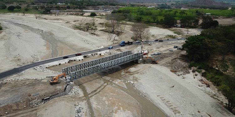 Puente Bailey instalado en río Santiago