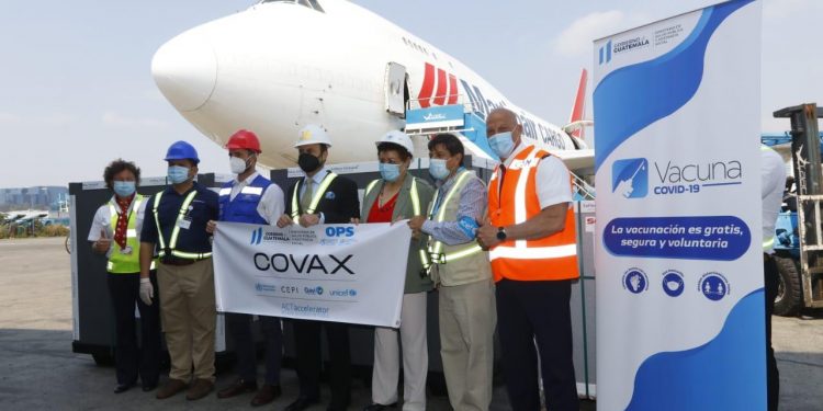 321 mil 600 dosis de vacunas AstraZeneca, llegan al Aeropuerto Internacional La Aurora