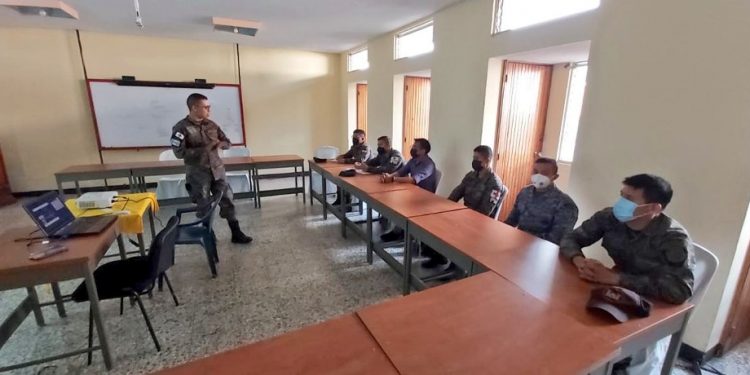 Ejército de Guatemala participa en capacitación de equipos que apoyarán proceso de vacunación contra el Coronavirus, COVID-19