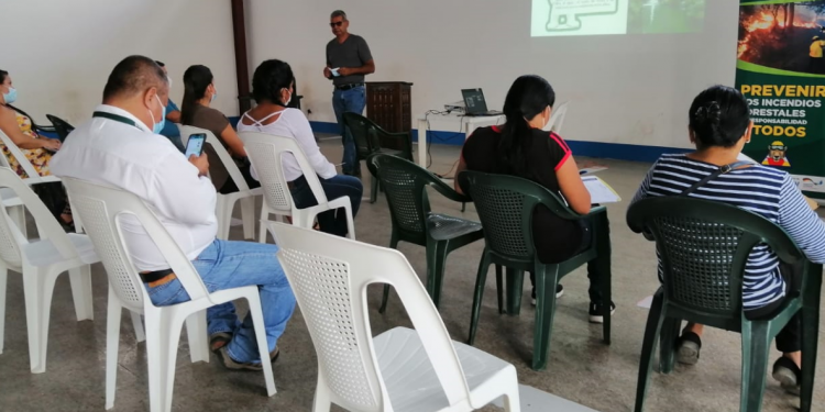 Pobladores de San Antonio La Paz, El Progreso, se capacitan sobre medio ambiente