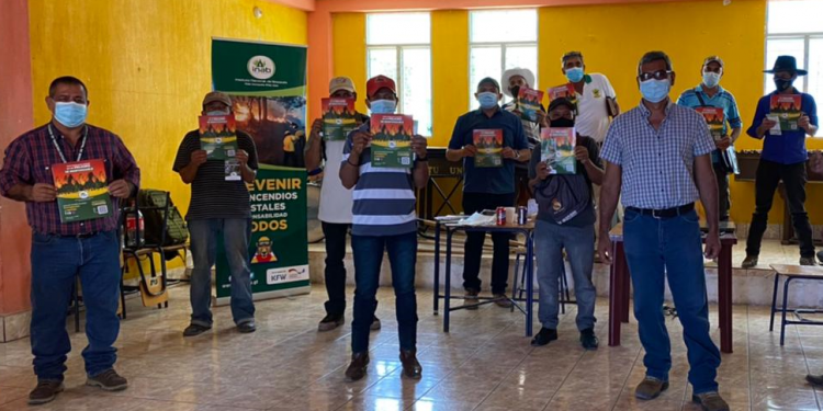 Continúan las capacitaciones para prevenir y combatir incendios forestales