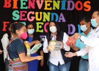 Ministra de Educación realiza gira de trabajo en Chimaltenango