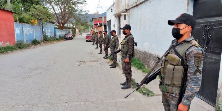 Ejército de Guatemala participa en capacitación de equipos que apoyarán proceso de vacunación contra el Coronavirus, COVID-19
