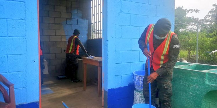 Ejército de Guatemala participa en capacitación de equipos que apoyarán proceso de vacunación contra el Coronavirus, COVID-19