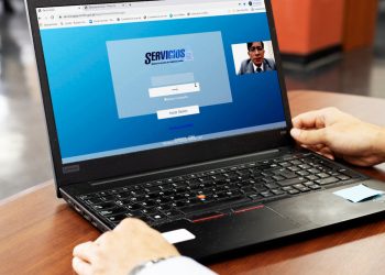 Finanzas capacita a empleados municipales en sistema de cobro con tarjetas