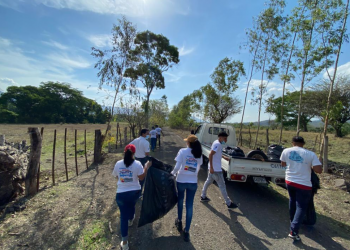 Delegaciones departamentales del MARN limpian espacios públicos