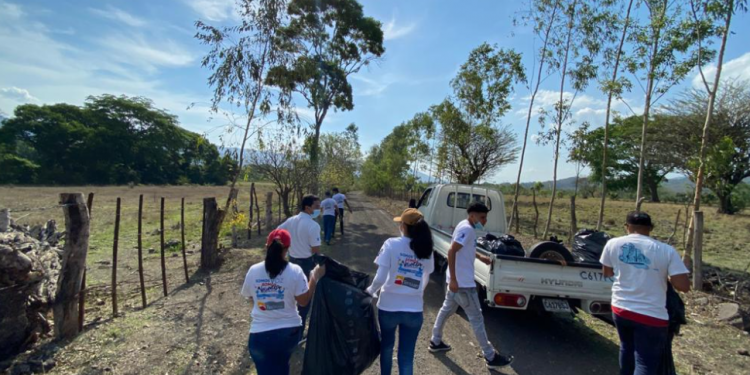 Delegaciones departamentales del MARN limpian espacios públicos