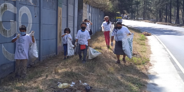 Niños en Chimaltenango celebraron el Día de la Tierra
