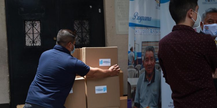 Mides entrega alimentos en hogar de ancianos