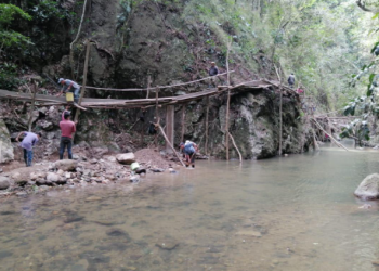 MARN inspecciona denuncia por desvío de un río en Esquipulas