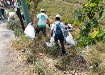 Jornada de limpieza en Santa Rosa protege el río Los Esclavos