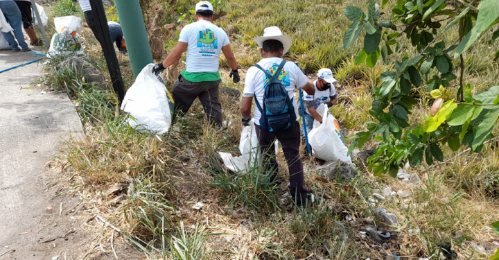 Jornada de limpieza en Santa Rosa protege el río Los Esclavos