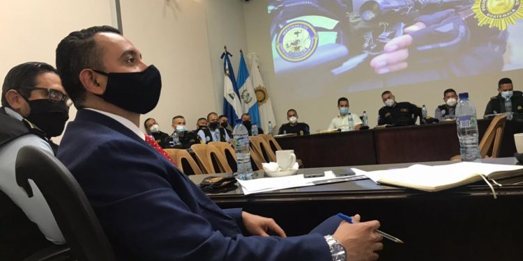 Viceministro Fernando Rodas coordina con mandos antinarcóticos acciones operativas