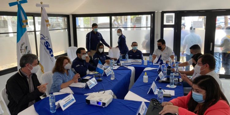 Tiempo de tránsito de mercancías entre Guatemala y El Salvador  bajaría de 43 horas a 10 minutos