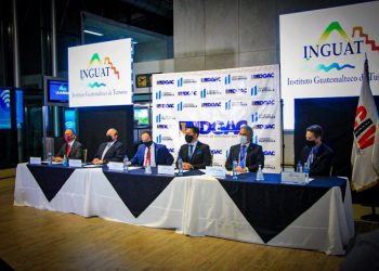 Aterriza en el país el primer vuelo de la aerolínea JetBlue, de Nueva York a Guatemala