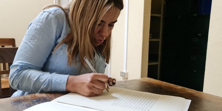 Directora de UDEVIPO con mandato para firmar escrituras públicas